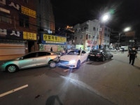 친구 태운 무면허 10대, 차량 4대 쾅…보행자 2명도 부상