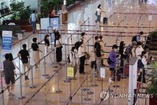 비교적 한산한 주말 김포공항 국내선