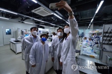 SK바이오사이언스 에코허브 연구소 방문한 민주당 송영길 대표