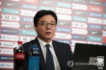 기자회견 하는 U-23대표팀 황선홍 신임 감독