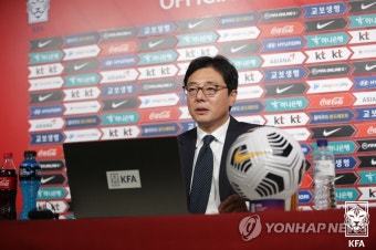 황선홍 감독, U-23 대표팀 취임 비대면 기자회견