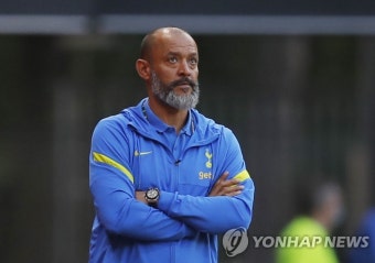 토트넘, 감독 포스테코글루에 대한 경질설 불거져…후임 감독 후보들 논의 중