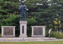 공원 내 쓰레기 무단투기는 그만