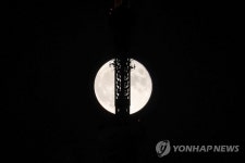 밝은 보름달
