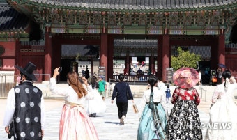 추석 연휴 귀경 행렬로 인한 교통 정체 여전히 심각…18일 오전 8시 기준 부산-서울 예상 소요시간 5시간 20분