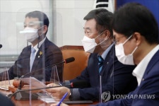 최고위원회의에서 발언하는 윤호중 원내대표