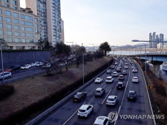 올림픽대로서 접촉사고 처리 중 2차 사고로 20대 사망