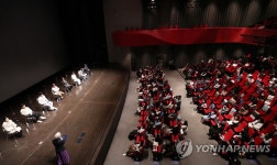 오프라인에서 만난 배우와 관객