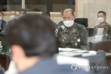 질문에 답하는 김정수 제2작전사령관