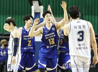 힉스·임동섭·김시래 활약한 삼성, KCC에 2점 차 신승