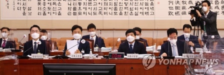 국감 출석한 이성윤 서울고검장과 김관정 수원고검장