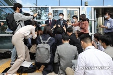 징계 취소 소송 패소 입장 밝히는 윤석열 법률대리인들
