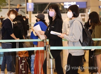 출국하는 이재영,이다영 자매