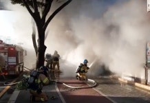 부산 천막공업사서 원인미상 불…인명피해 없어