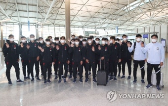 손 흔드는 U-23 대표팀 선수들