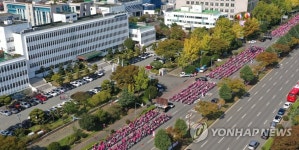 학비노조, 경남교육청 앞 대규모 집회