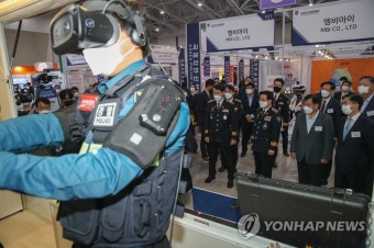 국제치안산업박람회 참관하는 김창룡 경찰청장