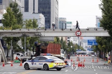 광주 수창초교 앞 육교 철거 작업 시작