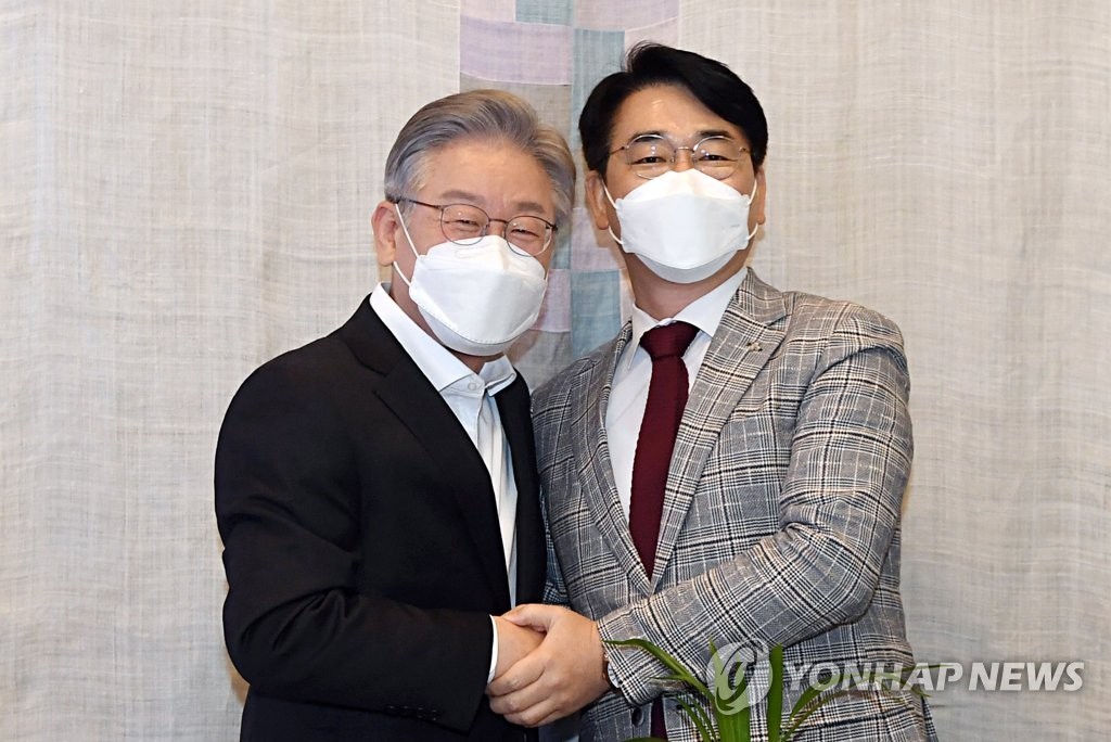 이재명-박용진, 위기 극복 약속 및 협력 강화 회동 진행
