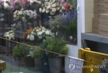 서초구 꽃도매상가 48명 집단감염…동대문 시장 9명 추가 확진