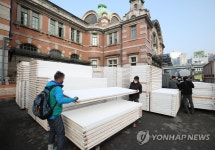 전시장도 분주한 일상회복 첫날