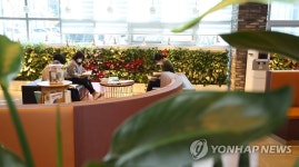 전북 완주 군립 콩쥐팥쥐 도서관의 수직 정원