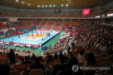 관중 열기 후끈 페퍼저축은행-흥국생명 경기