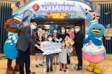 롯데월드 아쿠아리움의 700만 번째 손님을 환영합니다