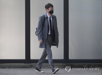 공수처 출석하는 김웅 의원