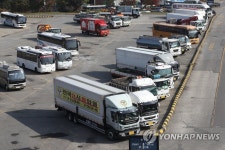 [인턴액티브] 운행 멈추면 죽으라는 것…요소수 품귀에 피 말리는 물류 현장