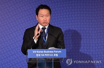 V4 비지니스포럼에서 인사말 하는 최태원 대한상공회의소 회장