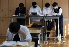 수능 D-14 졸음을 참으며