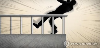 술집·노래방 발코니 추락사고 막자…업소에 시설 의무 강화한다