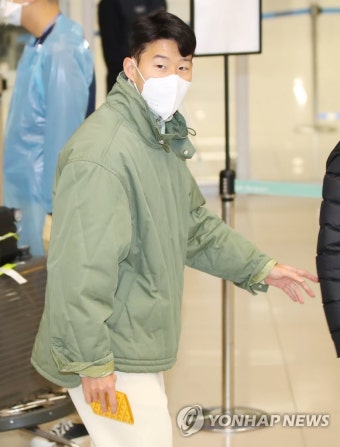 손흥민, 월드컵 최종예선 출전 위해 입국