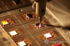 공급부족한 건 전통칩인데…반도체업계 첨단칩에 집중투자
