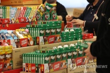 빼빼로 포장으로 바쁜 직원들