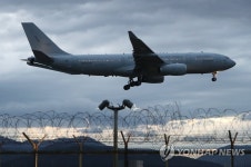 요소수 공수 공군수송기 김해공항 착륙
