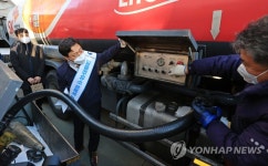 유류세 인하…초기 물량폭증 대비해 저유소·배송 연장 운영