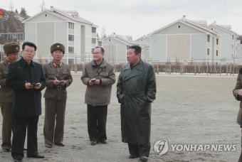 북한 김정은, 삼지연 건설사업 현지지도…한달여만 공개활동