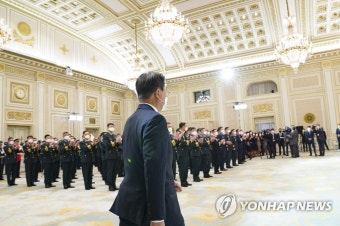 준장 진급자 삼정검 수여식 참석하는 문재인 대통령