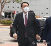 SBS D 포럼 참석하는 국민의힘 윤석열 후보