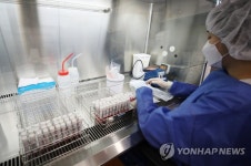 코로나 진단시약 개발 씨젠 등 혁신의료기기 기업에 복지장관상