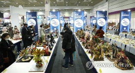 한국베이커리쇼 살펴보는 관람객