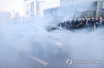 전기차 화재진압 시연 보는 김부겸 총리