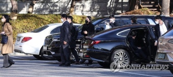대검찰청 서버 압수수색 위해 도착한 공수처 수사관들