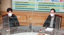 전북지사와 환담하는 박지성