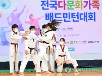 시범 공연 펼치는 고양시태권도시범단