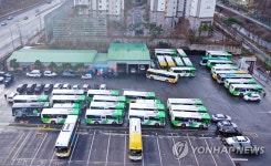운전원 확진에 멈춰선 시내버스