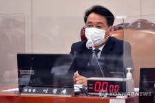 발언하는 이광재 외통위원장