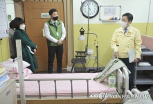 양성일 1차관, 양로시설 방역 점검